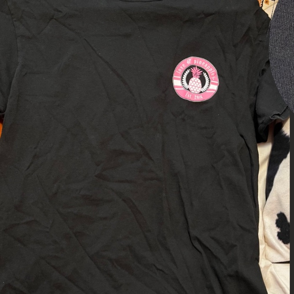 Love & Pineapples T-Shirt. Size M
